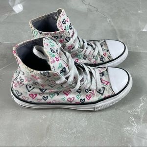 Chuck Taylor Converse All Star Hearts Kids size 2